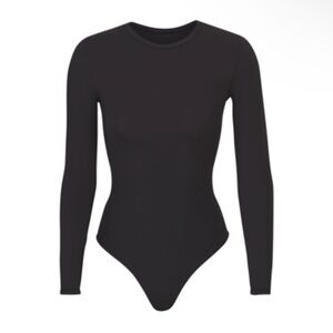 SKIMS ‘FITS EVERYBODY’ LONG SLEEVE CREW NECK BODYSUIT in ONYX size M - NWT